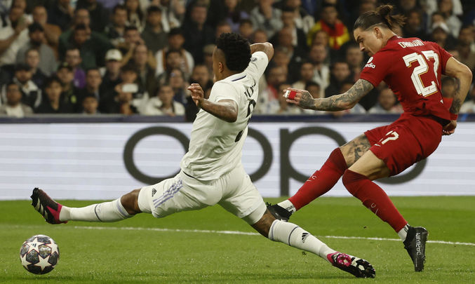 Militao ante el Liverpool / EFE