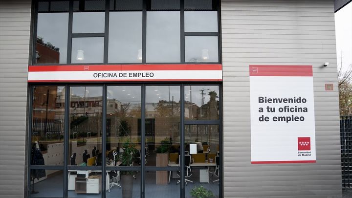 Exterior oficina de empleo Vallecas-Santa Eugenia / EUROPA PRESS