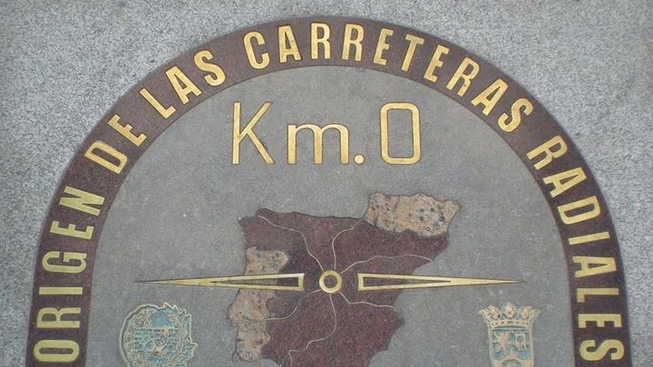 Antigua placa del Km. 0 de la Puerta del Sol / WIKIPEDIA