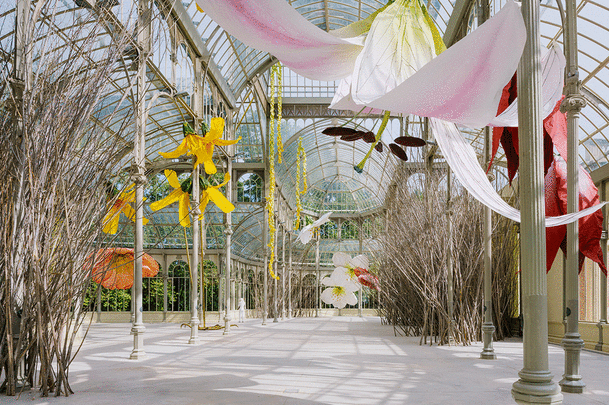 Exposición de Petrit Halilaj en el Palacio de Cristal, entre 2020 y 2021 / MNCARS