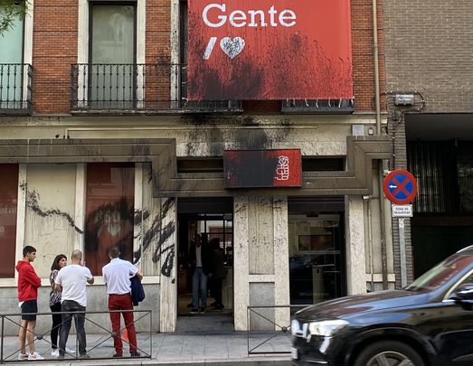 Pintada la fachada del PSOE / TWITTER