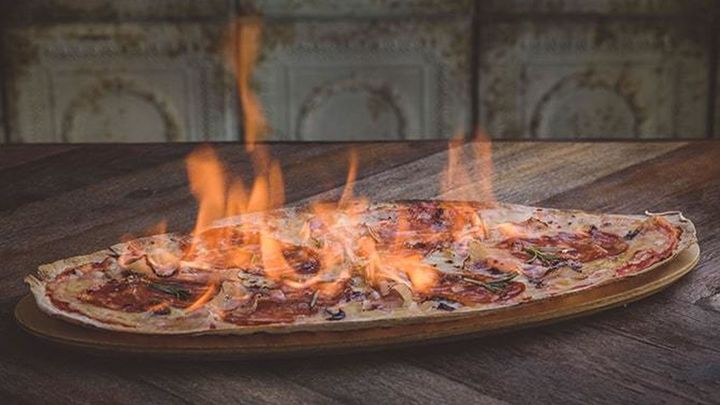 Pizza flambeada que pudo provocar el incendio en Manuel Becerra / Burro Canaglia Bar & Resto