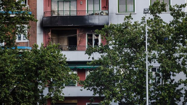 Fachada del edificio donde ha ocurrido el incendio, en la Glorieta de Embajadores / EUROPA PRESS