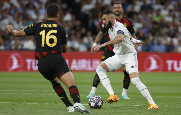 Benzema ante el Manchester City / EFE