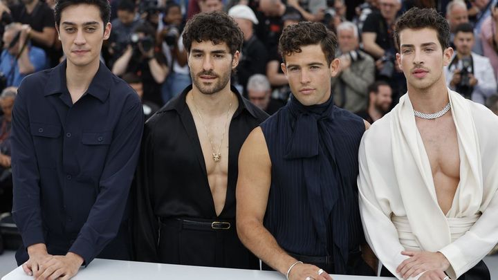 El actor George Steane, el actor portugués José Condessa, y los actores españoles Jason Fernández y Manu Ríos asisten al photocall de 'Extrana forma de vida' durante la 76ª edición del Festival de Cine de Cannes / EUROPA PRESS