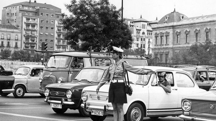 Una de las primeras agentes de la Policía Municipal de Madrid en los años 70 / MADRID.ES