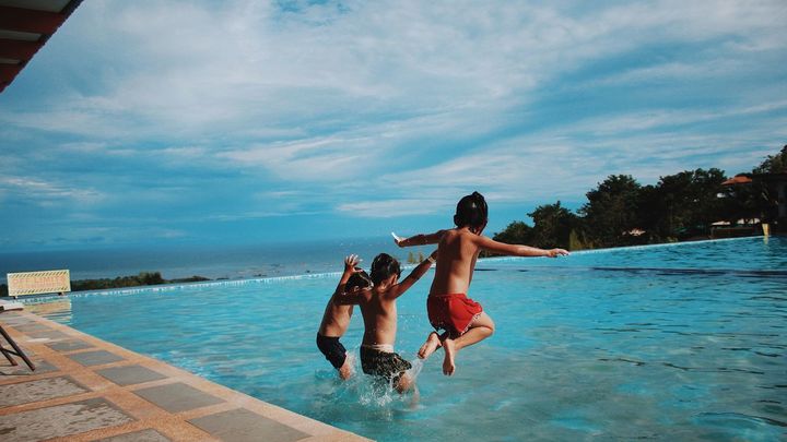 Para evitar infecciones por hongos hay que secarse muy bien después del baño / EUROPA PRESS