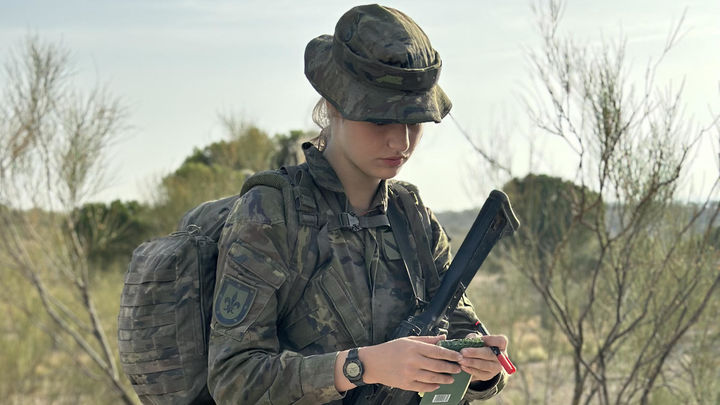 a princesa Leonor participa en un ejercicio mientras continúa su instrucción militar en la Academia General Militar de Zaragoza. / EFE