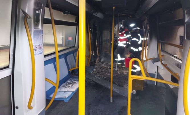 Vagón de Metro tras la explosión de la batería de un patinete / BOMBEROS