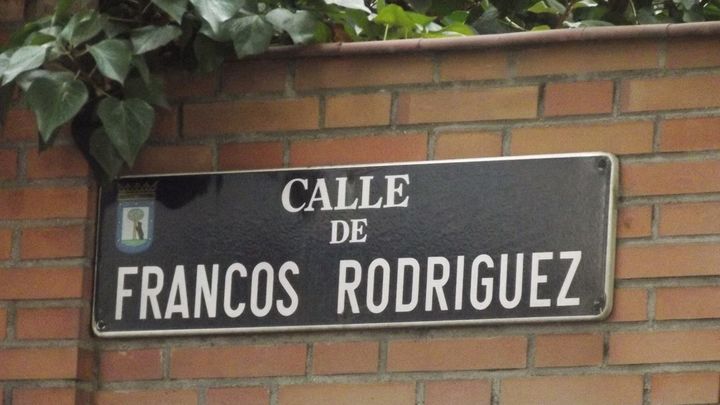 Placa de la Calle Francos Rodríguez / WIKIPEDIA