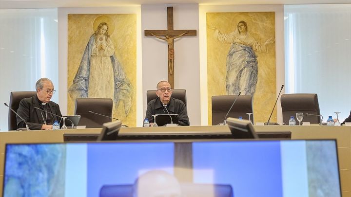 El presidente de la Conferencia Episcopal Española, Juan José Omella y el secretario general de la Conferencia Episcopal Española (CEE), Francisco César García Magán / EUROPA PRESS
