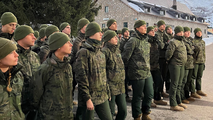 La princesa Leonor participa en ejercicios de montaña y esquí en el Pirineo aragonés / casa