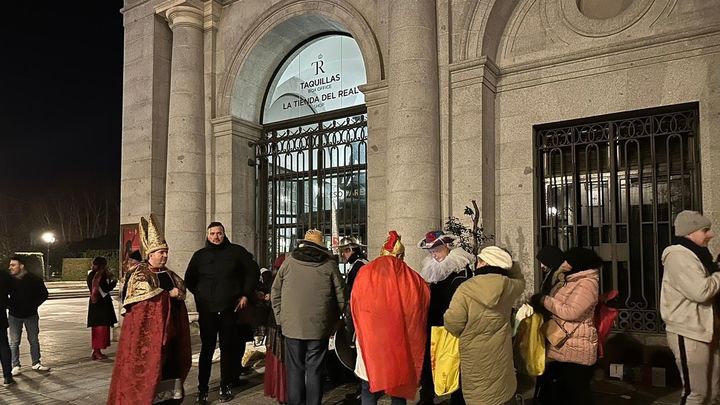 Colas en el Teatro Real para asistir al Sorteo de Lotería de Navidad / EUROPA PRESS
