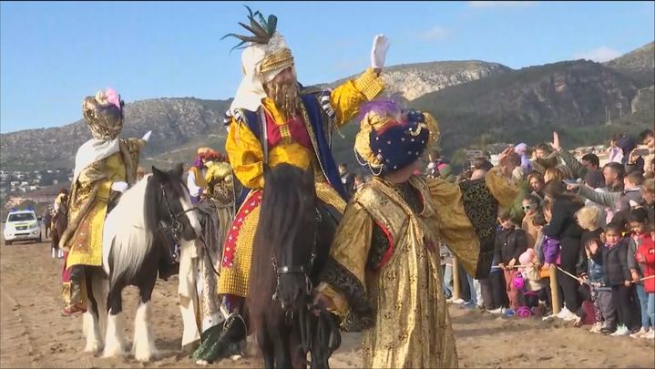 Reyes Magos a caballo en Alicante / TELEMADRID