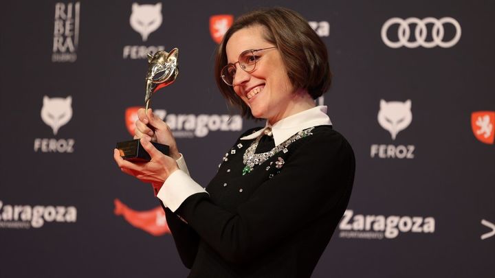 La directora de cine Carla Simón posa en el photocall tras recibir el premio a 'Mejor dirección' por 'Alcarràs' durante la gala de la X edición de los Premios Feroz  2023 / EUROPA PRESS