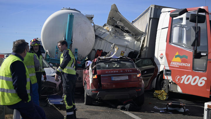 Accidente múltiple en la A-4, en Santa Cruz de Mudela (Ciudad Real) / EFE