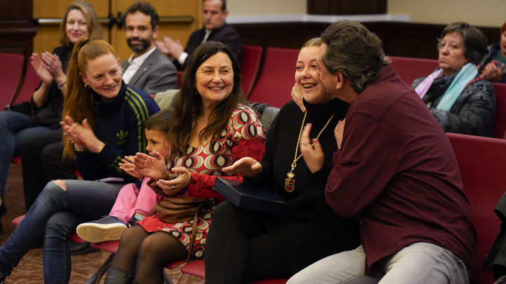 Luna Reyes en el Ayuntamiento de Móstoles, este viernes, tras recibir la Medalla de Oro de la Ciudad / AYTO MÓSTOLES
