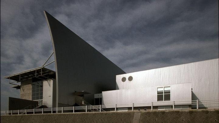 Escuela secundaria de Iwadeyama / YAMAMOTO