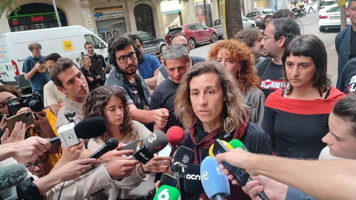 La candidata de la CUP a las elecciones catalanas, Laia Estrada, a la llegada de la sede de su partido / Europa Press