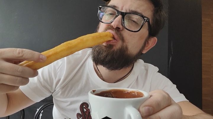 Desayuno en 'Churrería Real 30' / Telemadrid