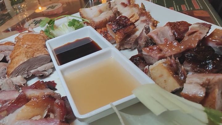 Comida en 'Hong Kong 70' / Telemadrid