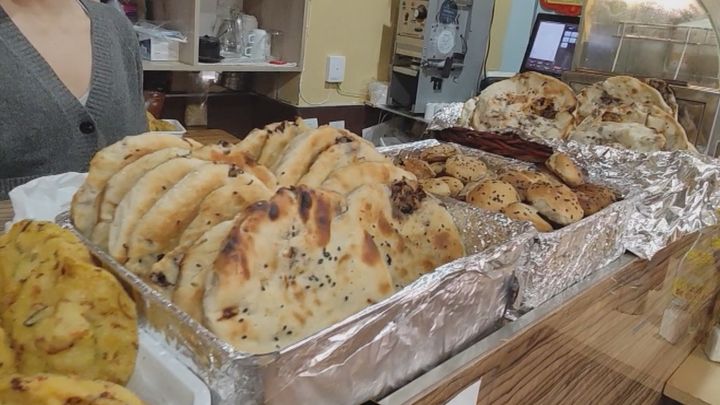 Merienda en 'Jin Yun Shao bing' / Telemadrid