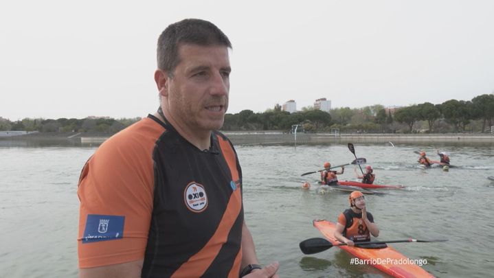 David, entrenador del equipo de Kayak-polo de Pradolongo / Telemadrid