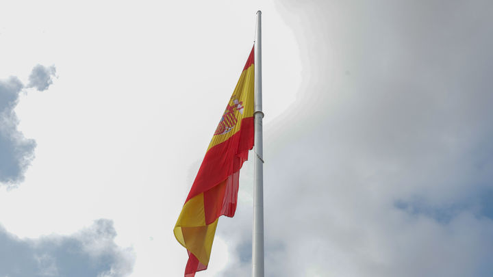 Izado solemne de la bandera / EFE