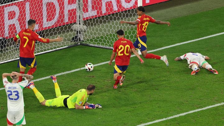 Gol de Italia en propia puerta ante España / EFE
