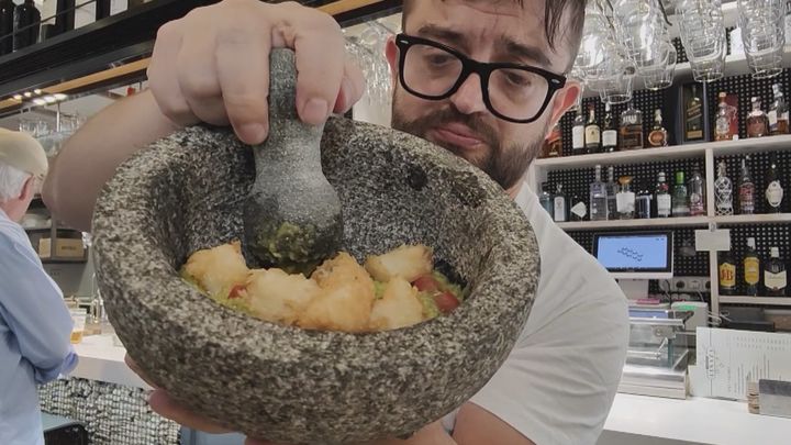 Aperitivo en 'Taberna Linaza' con '@cocituber' / Telemadrid