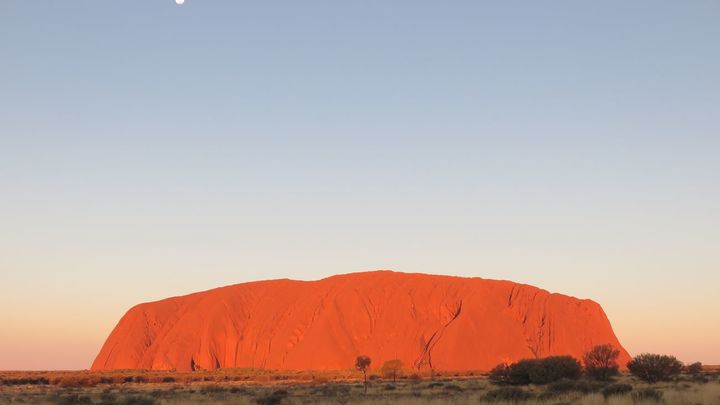 Atardecer en el Monte Uluru / DOMINIO PÚBLICO