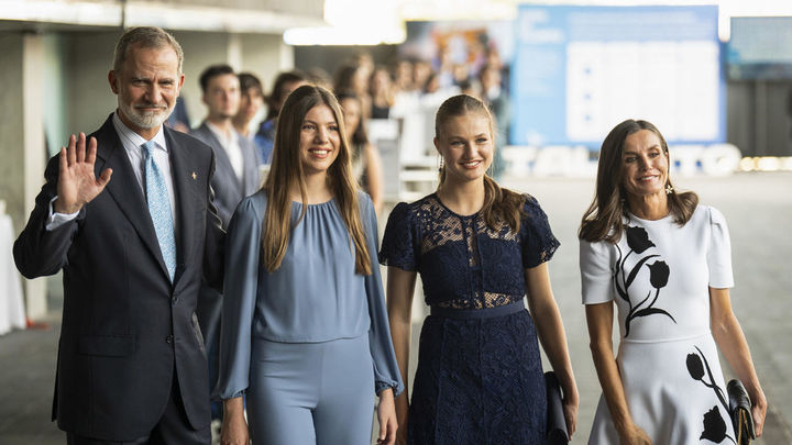 Los reyes y sus hijas visitan el Foro de Talento, previo a la entrega de los premios de la Fundación Princesa de Girona / Efe