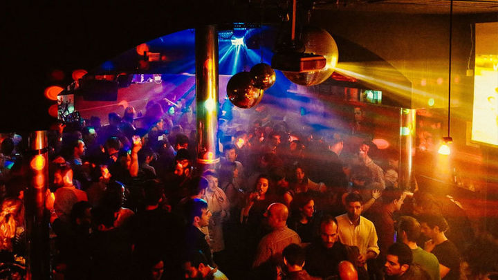 Héroes café espectáculo / Archivo