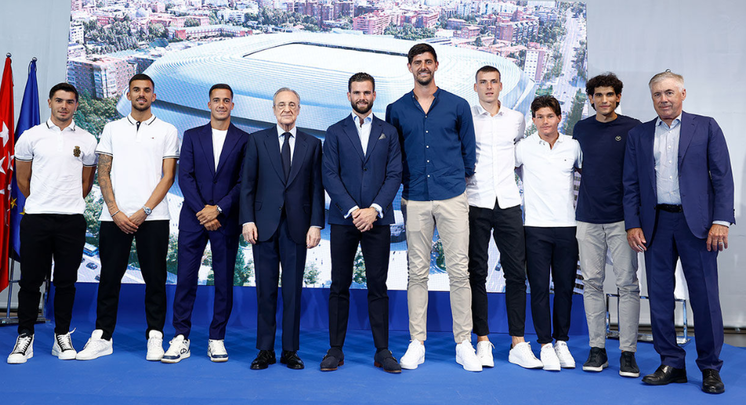 Carlo Ancelotti, Dani Ceballos, Andriy Lunin, Fran García, Brahim Díaz, Lucas Vázquez y Thibaut Courtois, Nacho / REAL MADRID