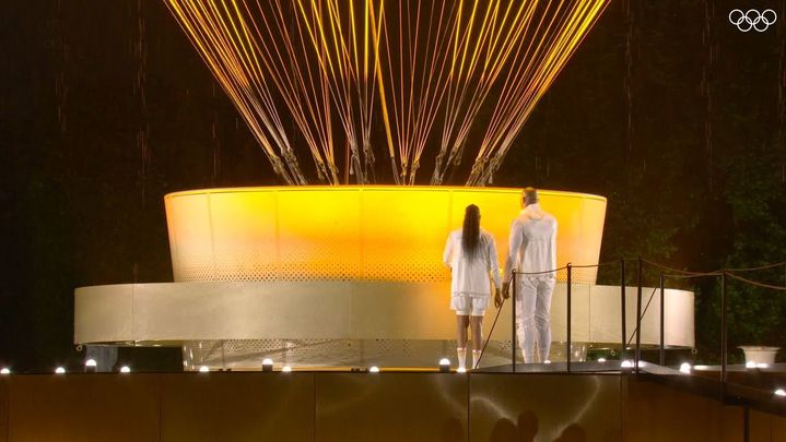 Perec y Riner encienden el pebetero de los Juegos de París / Twitter