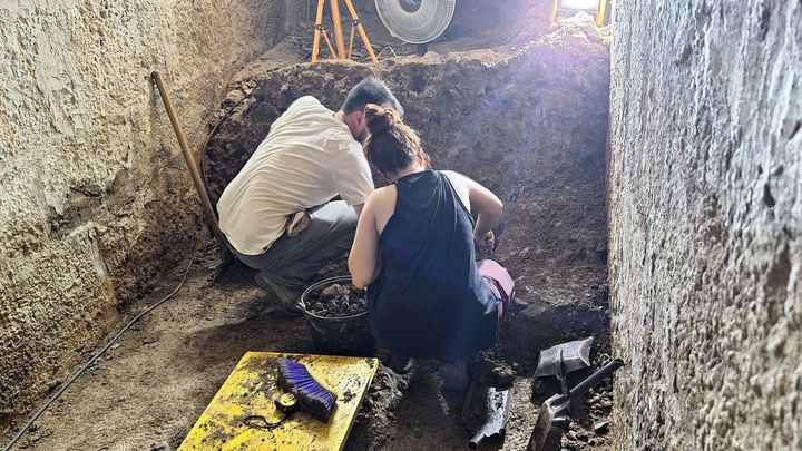Trabajos en el interior del refugio antiaéreo de la Plaza de Cervantes de Alcalá de Henares / AYTO ALCALÁ DE HENARES