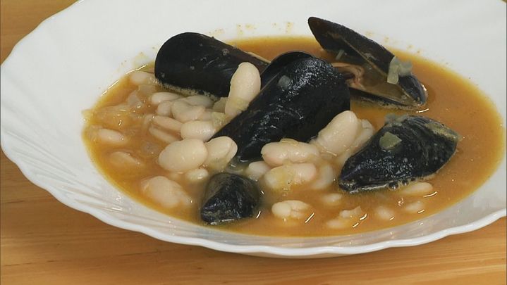 Guiso de judías blancas con mejillones / Telemadrid