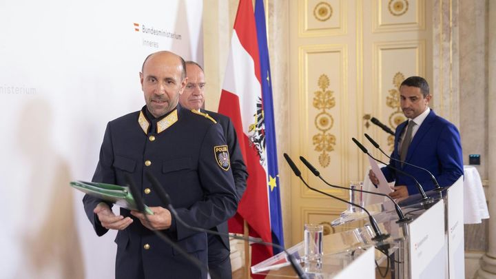 Conferencia de prensa de los efectivos policiales austriacos / EUROPA PRESS