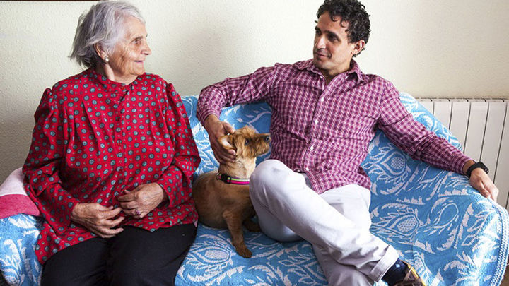 Convivencia entre persona mayor y estudiante / OND Solidarios