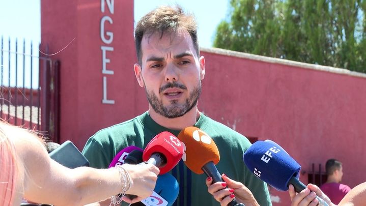 El primo del niño asesinado en Mocejón atiende a la prensa / EUROPA PRESS