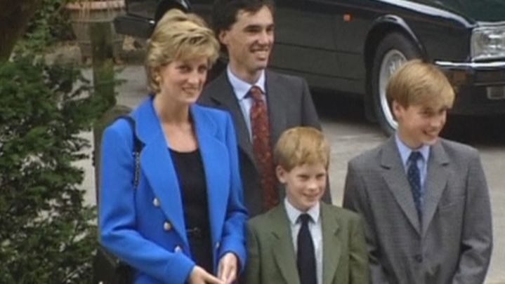 Diana de Gales con Harry y Guillermo / REDACCION