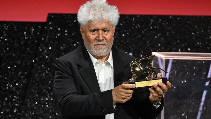 Almodóvar recibe el León de Oro de Venecia 2024 / EFE
