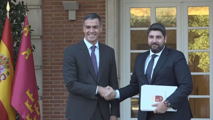Pedro Sánchez con el presidente de la región de Murcia, Fernando López Miras / Telemadrid