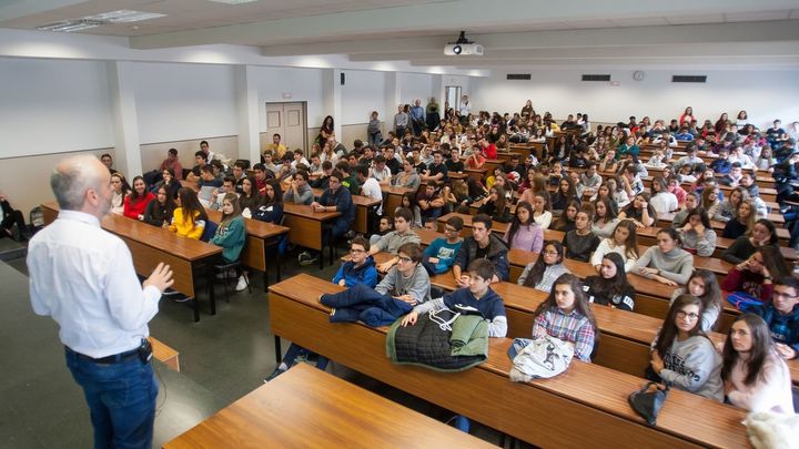 Charla con estudiantes de la ESO y Bachillerato / EUROPA PRESS