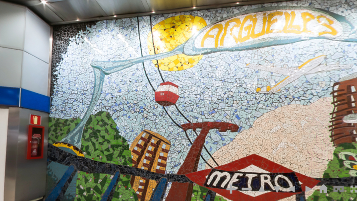 Mural de la estación de Argüelles con el teleférico entre sus elementos / METRO DE MADRID