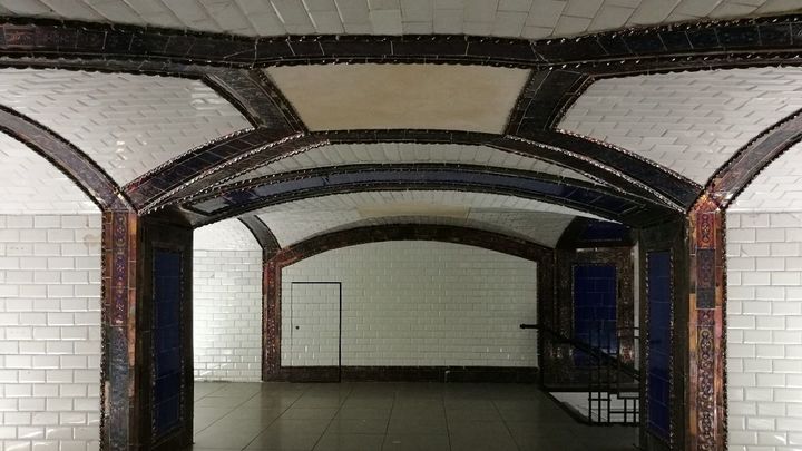 Vestíbulo restaurado de la antigua estación de Pacífico / METRO DE MADRID