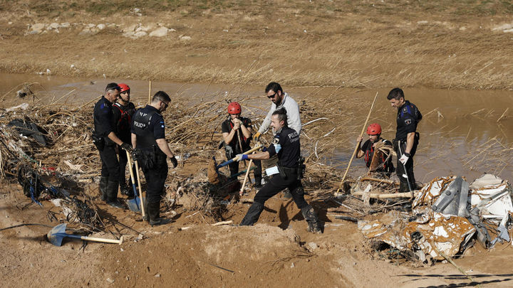 Búsqueda de víctimas en el Barranco del Poyo / EFE