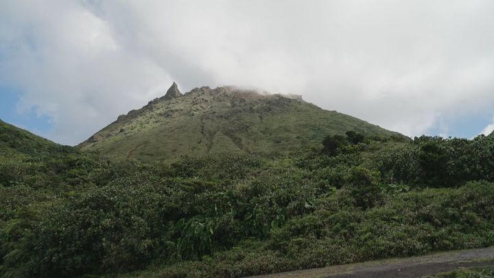 El volcán de La Soufrière, en Guadalupe, Antillas francesas / TELEMADRID