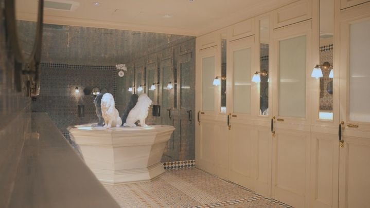 Cuarto de Baño Patio de Leones / Redacción