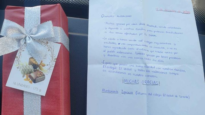 La caja de bombones y la emotiva carta de Ignacio, el niño de Valencia / TELEMADRID